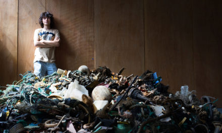 Ο Boyan Slat λύνει το πρόβλημα των πλαστικών απορριμμάτων που επιπλέουν στους ωκεανούς