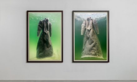 Συνηθισμένα αντικείμενα βυθίζονται στη Νεκρά Θάλασσα και μετατρέπονται σε έργα τέχνης