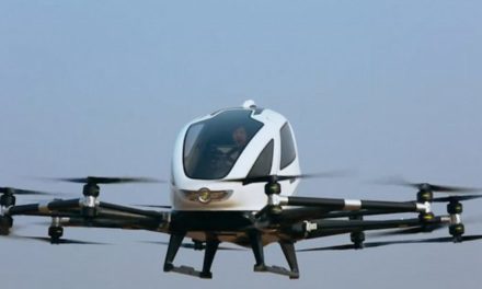 Το drone Ehang πραγματοποιεί πτήσεις με επιβάτες και κάνει την αρχή για τα αυτόνομα εναέρια οχήματα στο μέλλον