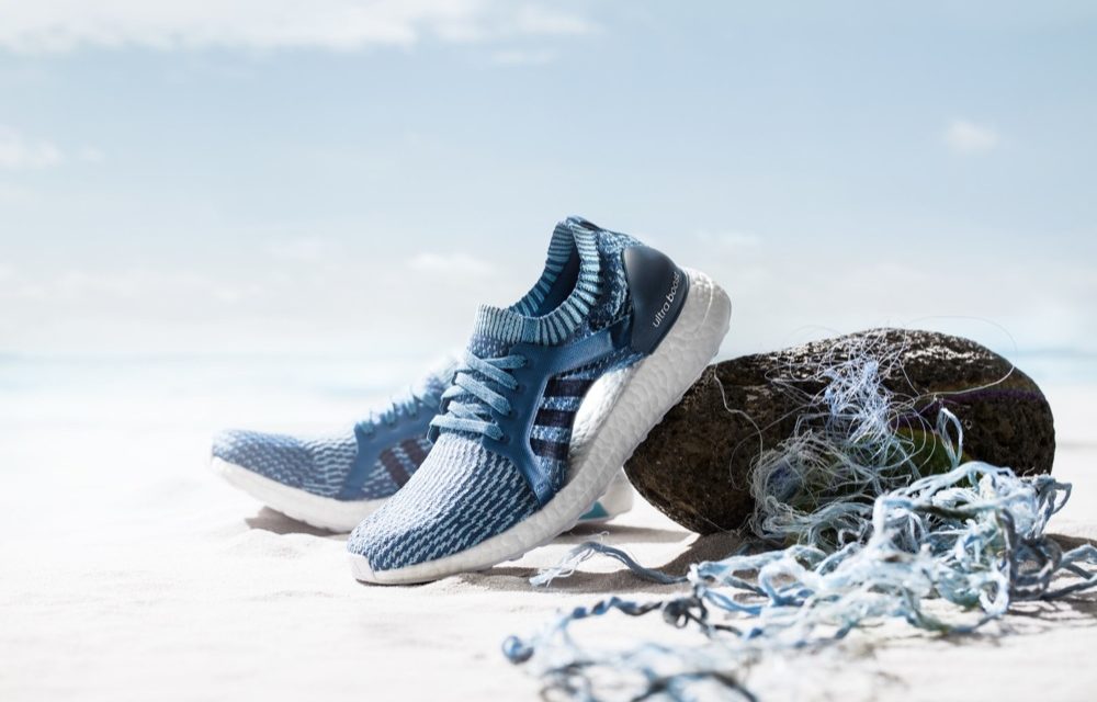 Η Adidas κατασκεύασε αθλητικά παπούτσια από πλαστικό που συλλέχθηκε από τον ωκεανό κι οι πωλήσεις άγγιξαν το 1 εκατομμύριο ζευγάρια