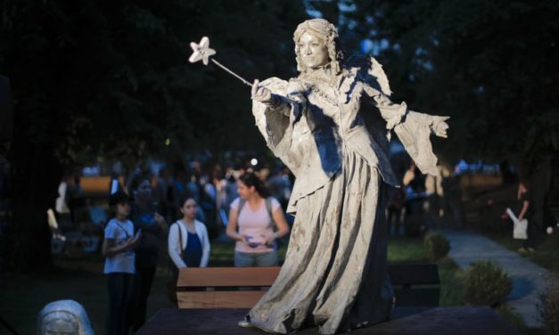 Αγάλματα παίρνουν ζωή στο εντυπωσιακό «Φεστιβάλ Ζωντανών Αγαλμάτων» στο Βουκουρέστι