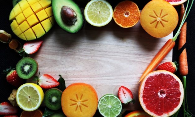 Ποιο φρούτο βοηθά σημαντικά τον οργανισμό κατά την εμμηνόπαυση;