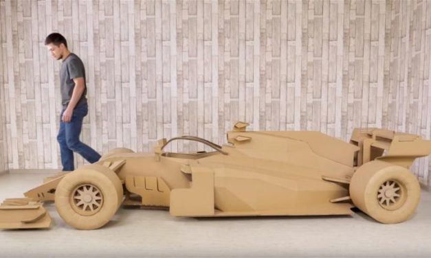 Ένα απίστευτο μονοθέσιο της F1 κατασκευασμένο από χαρτόνι!
