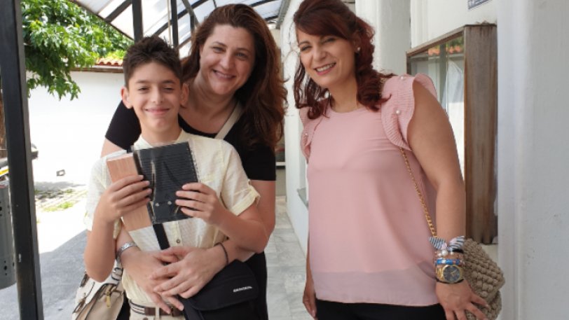 Μαθητική γιορτή στην Καβάλα προσαρμόστηκε εξολοκλήρου για τις ανάγκες κωφού μαθητή