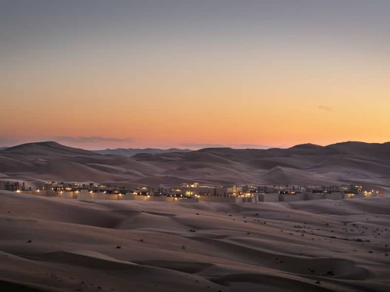 Ένα εντυπωσιακό 5άστερο ξενοδοχείο στη μέση της ερήμου που μοιάζει με… οφθαλμαπάτη!