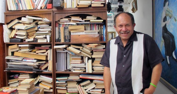 Κολομβία: Οδηγός απορριμματοφόρου έφτιαξε βιβλιοθήκη για τα φτωχά παιδιά μαζεύοντας βιβλία από τα σκουπίδια