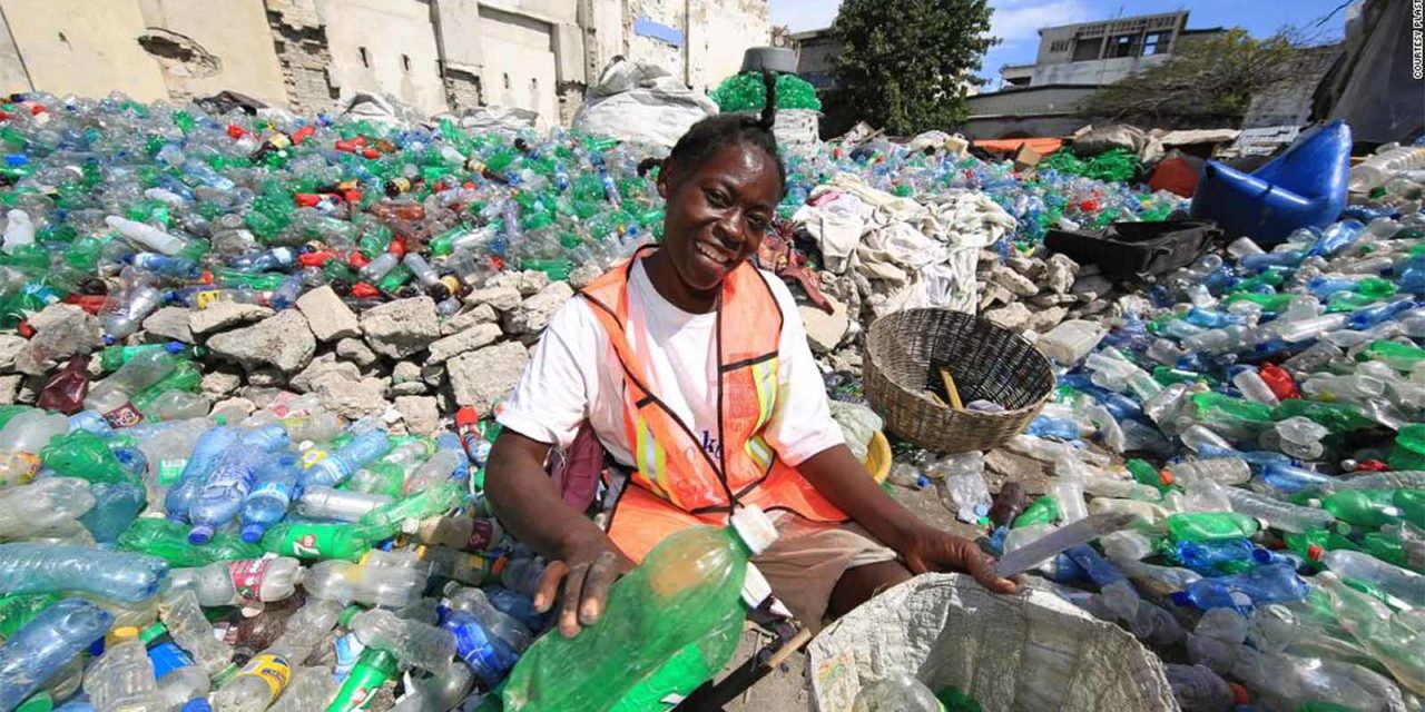 Plastic Bank: Μια επιχείρηση ανακύκλωσης που αποσκοπεί στην εξάλειψη του πλαστικού και της φτώχειας