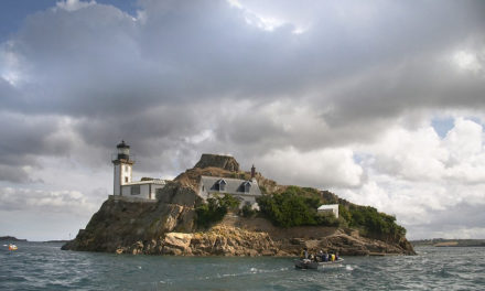 Διακοπές στην απόλυτη απομόνωση: Ολόκληρο νησί νοικιάζεται με 150 ευρώ τη βραδιά