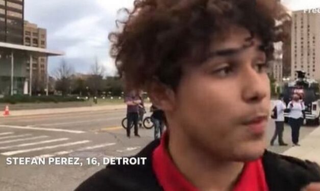 Ντιτρόιτ: 16χρονος διοργάνωσε πορεία και ο δήμαρχος του τηλεφώνησε κλαίγοντας