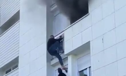 Γαλλία: Ανθρώπινη «σκάλα» σχηματίστηκε για να σωθεί βρέφος από πυρκαγιά