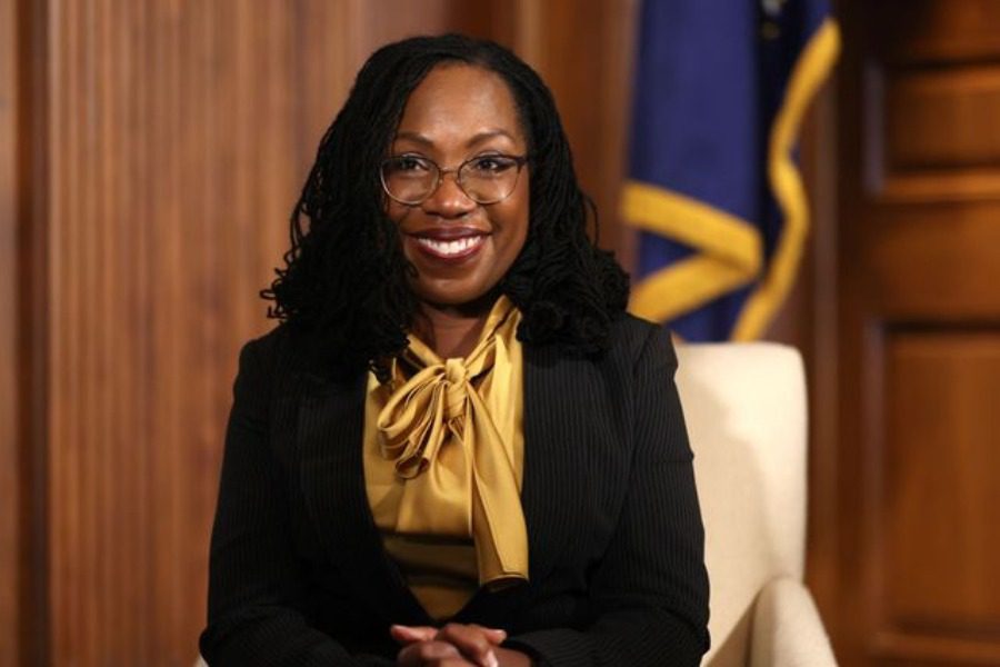 Η πρώτη Αφροαμερικανή γυναίκα στο ανώτατο δικαστήριο των ΗΠΑ γράφει ιστορία