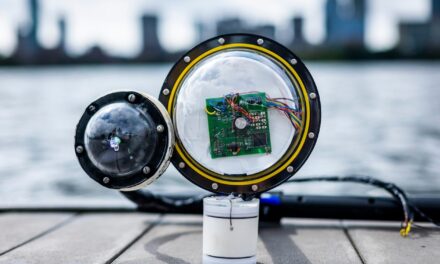 H πρώτη ασύρματη υποθαλάσσια κάμερα χωρίς μπαταρίες που παίρνει ενέργεια από ηχητικά κύματα μέσα στο νερό