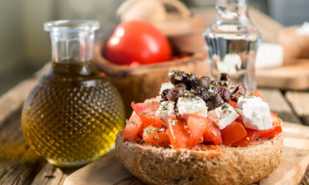 Ντάκος, η καλύτερη σαλάτα του κόσμου, σύμφωνα με το TasteAtlas -Ακόμη 5 ελληνικές στην κορυφαία 50άδα